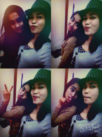 UnhyBlue's tweet photo. Selfy sambil tunggu makanan http://t.co/5GudC0XzW4