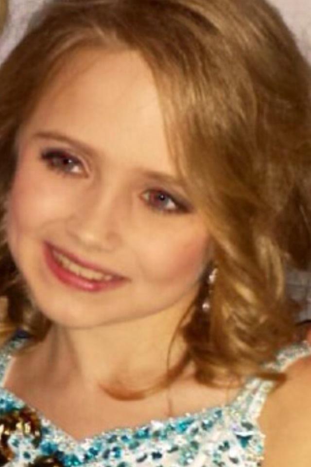 TinaTeeter2's tweet photo. My sweet beautiful  granddaughter ,.. Ella Bug :-) so of proud of her. Our little lady. http://t.co/hGe0beTTf8