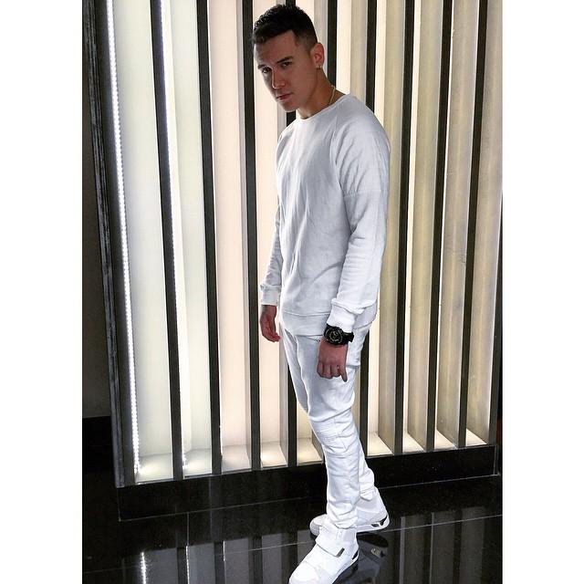 KEVINROLDAN's tweet photo. Listo para el show en el club El Nogal cumple de Camila Carranza http://t.co/pYlj0ttTrg