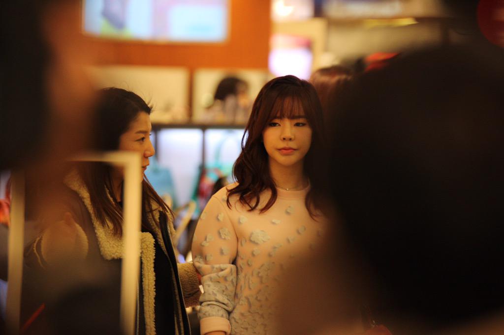 [PIC][14-03-2015]Sunny tham dự sự kiện "orYANY URBANÐNIC Pop Up Store" vào chiều nay CACgq3wVIAE9RxI