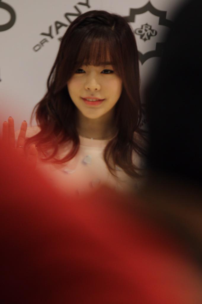 [PIC][14-03-2015]Sunny tham dự sự kiện "orYANY URBANÐNIC Pop Up Store" vào chiều nay CACgq3yVIAE0iR6