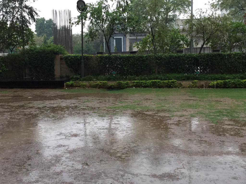 forceguru's tweet image. It's literally lightning and raining in Jaipur. Super #LightingDevWeek #goLightningFast #JaipurDUG