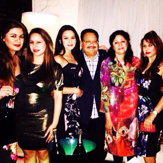 anchalk's tweet image. #family #kumars #sistersbond #myworld #champagne #celebrations