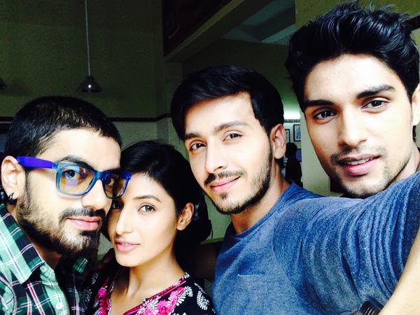 OfficialSHQfc's tweet photo. @8paramsingh @HarshitaGaur12 @6ankitgupta @princedua001 The #DT ;) http://t.co/NLBT81GpjR
