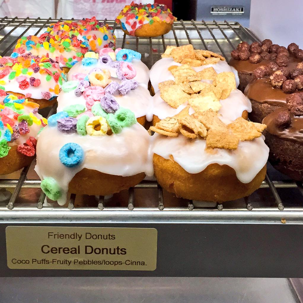YelpOC's tweet photo. http://t.co/w8XXpVOa3u Drooling over these fresh out the fryer #donuts & #dossants from @FriendlyDonuts in #Orange! http://t.co/M11ZlIq6or