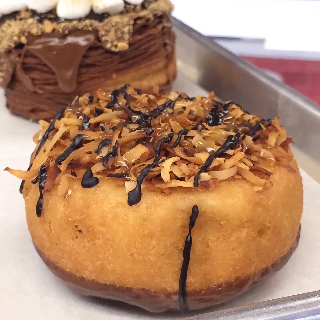 YelpOC's tweet photo. http://t.co/w8XXpVOa3u Drooling over these fresh out the fryer #donuts & #dossants from @FriendlyDonuts in #Orange! http://t.co/M11ZlIq6or
