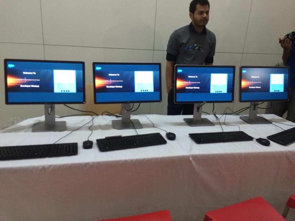 Pratik_Munot's tweet image. #SalesforceDGBangalore registrations with salesforce1 app #LightingDevWeek