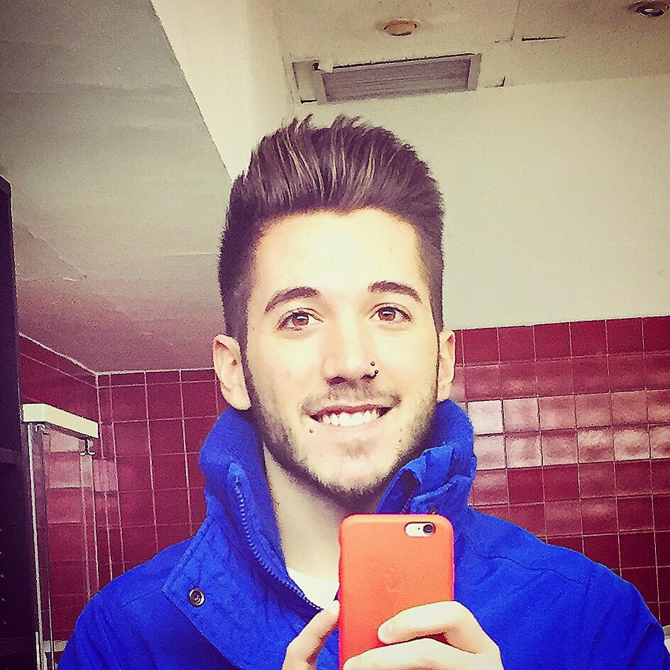 VictorGarci9's tweet photo. Buenos dias ! Mi sonrisa lleva tu nombre. http://t.co/lUmsX9i3iP