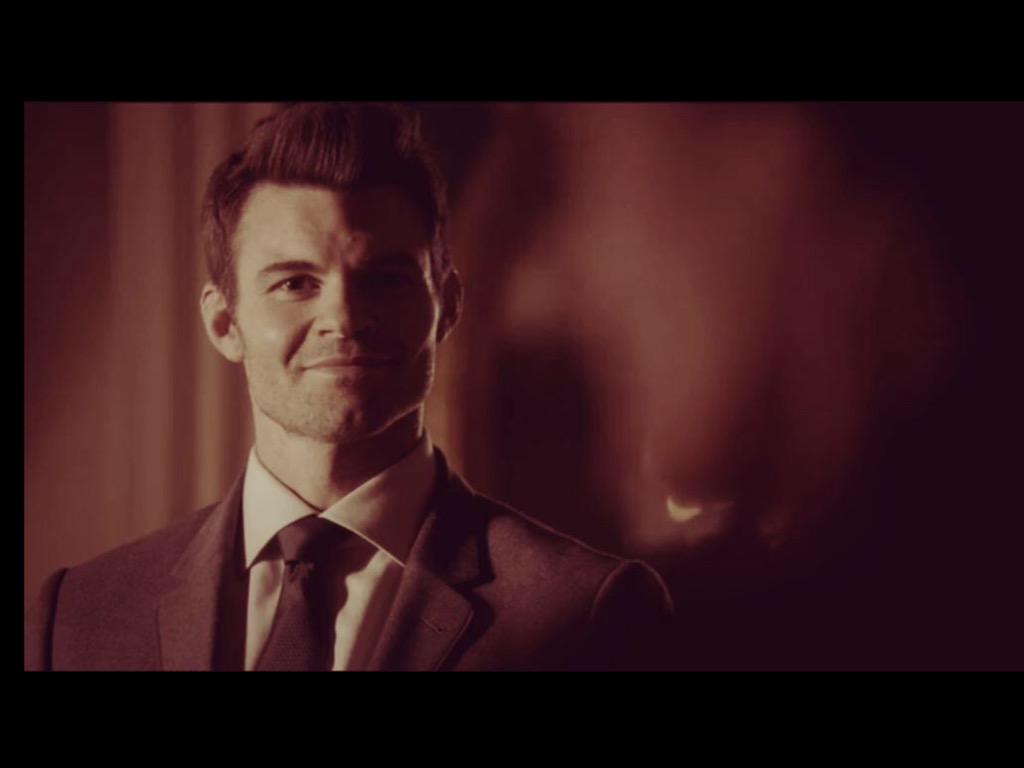 Happy birthday to the one and only Daniel Gillies ! (Aka Elijah Mikaelson) HAPPY BIRTHDAY ! 