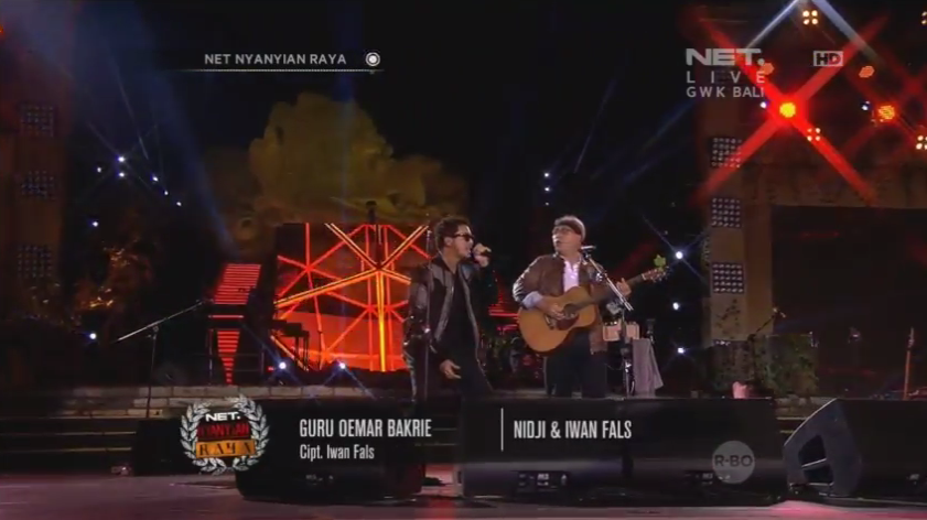 mdtvindonesia's tweet photo. Now menyanyikan lagu "Guru Oemar Bakrie" @iwanfals dan @nidji #NET_NyanyianRaya http://t.co/YcYrI4FiNO