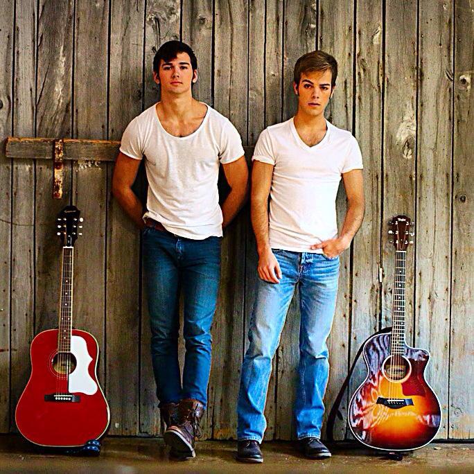 joellawler's tweet photo. @TheMainStreetSM at @PuckettsBoatH tonight!  No cover.  Incredibly talented.  Don't miss this. http://t.co/FJbgAYeYqJ