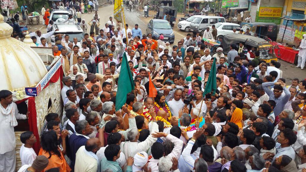 SaveYamunaRiver's tweet photo. Yatra finally begins from Barsana http://t.co/GeBIoamuOR