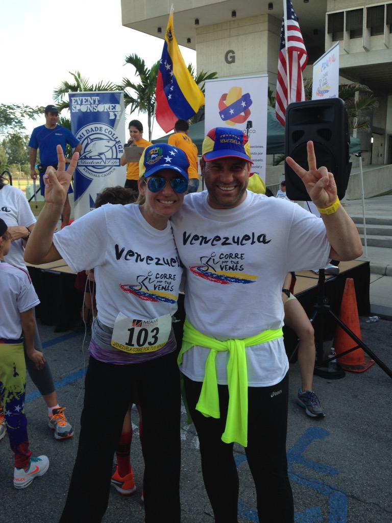 vpassariello's tweet photo. Con @MRequenaCNN en #5miami #cadapasocuenta #Agradecido #rdi ARRIBA VENEZUELA. En el desarrollo Al #ProgresoParaTodos http://t.co/vAxOpRikR8