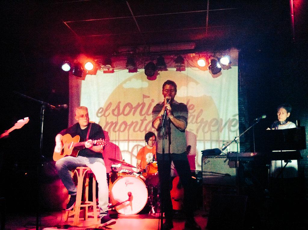 Ey, que también hice fotos malas. 
En estas, <a href="/TheHillsAround/">The Hills Around</a>