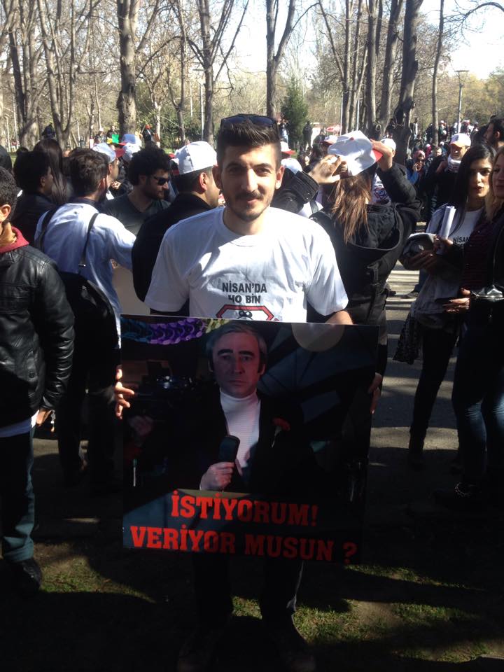sngrnzn3342's tweet photo. öğretmenler okullarda ÜCRETMENE hayır demek için  #MuallimlerAnkarada 
http://t.co/8jf9isM1Me @ArdaTuran10line"