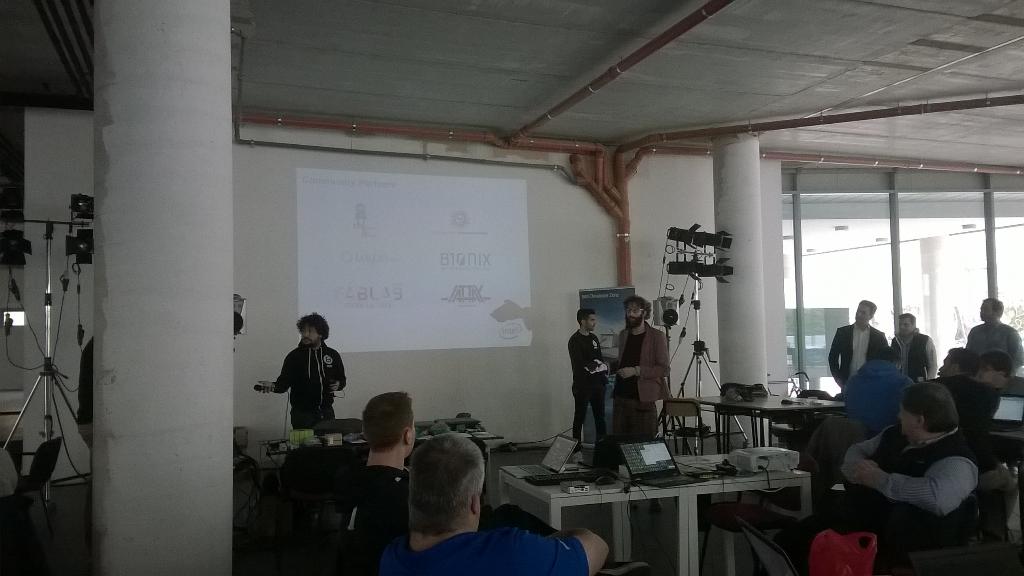 alexstabile13's tweet photo. #IntelMaker let's start with Intel Edison http://t.co/onFJwZFxTZ