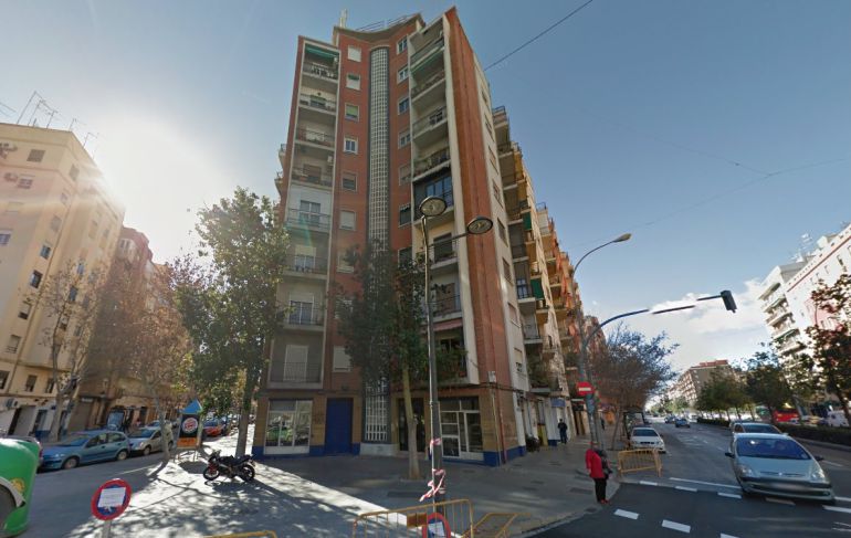 La_SER's tweet photo. Las extrañas muertes del edificio maldito de Valencia http://t.co/ExRHz0i24x http://t.co/XtVu0XghIs