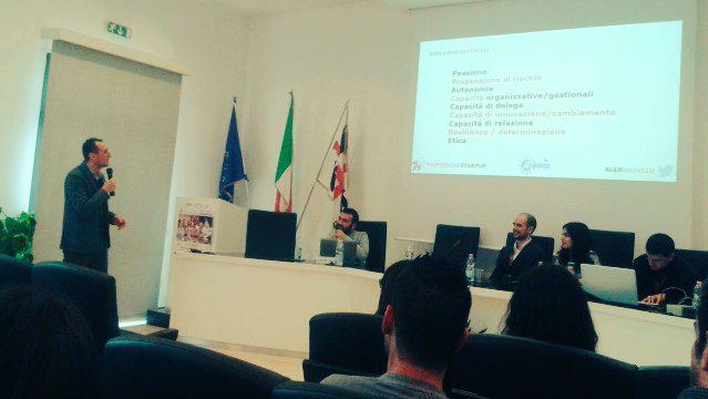 michela_dessi's tweet photo. #ProfStartup Day2: dal capo al #leader, la differenza tra fallo e facciamolo. #innovazione @AEGEE_Cagliari http://t.co/unTT2S3KzQ