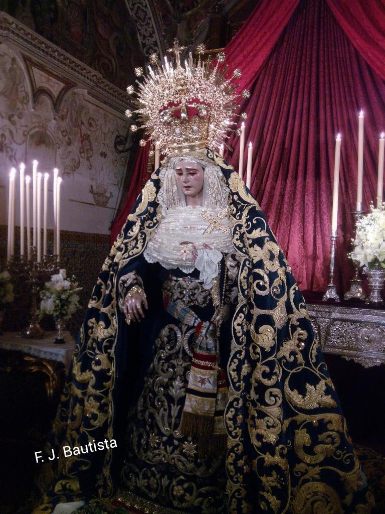 ¡Buenos días!
En estos momentos, Besamanos a Madre de Dios de los Desamparados (Hermandad de San Esteban).