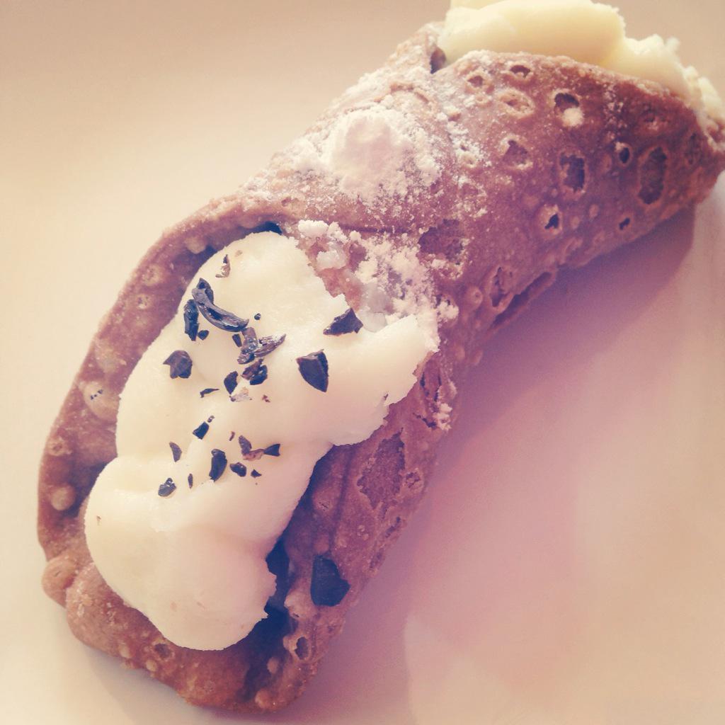 #goodmorning #london 
#saturday #breakfast 
#cannolosiciliano