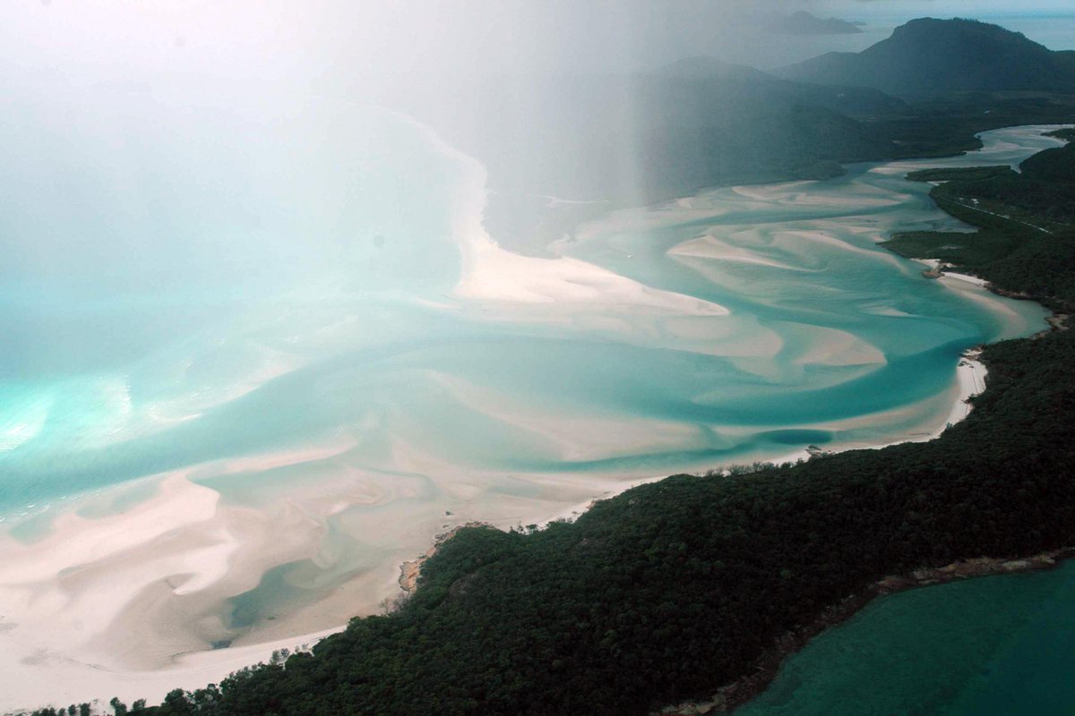 VisitWhitsunday's tweet photo. @eliza_tilbury nice . . . and here's one from above :-) #whitehavenbeach #whitsundays http://t.co/HVD34lY0Sr