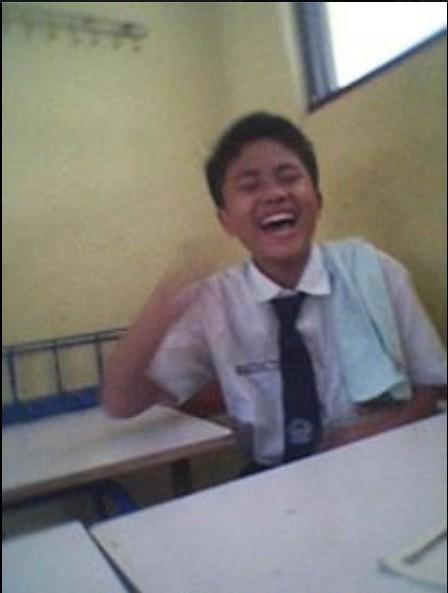 Marcel090302's tweet photo. @SehanRachel Funny :v
Shit :v http://t.co/7TfslH0a38