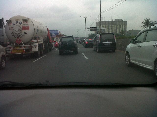 Tol Cikampek arah Jakarta Padat Merayap