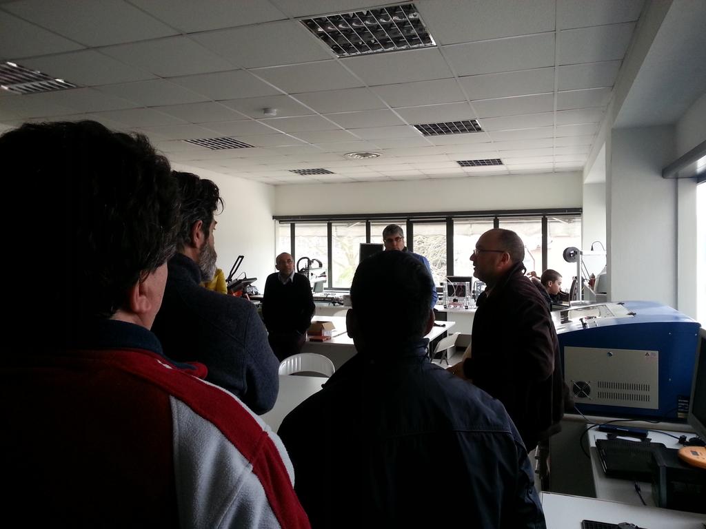 fescarr's tweet image. Esploriamo il #fablab di #Compvter e ci ripromettiamo di vedere la mostra dal 21 al 27 marzo