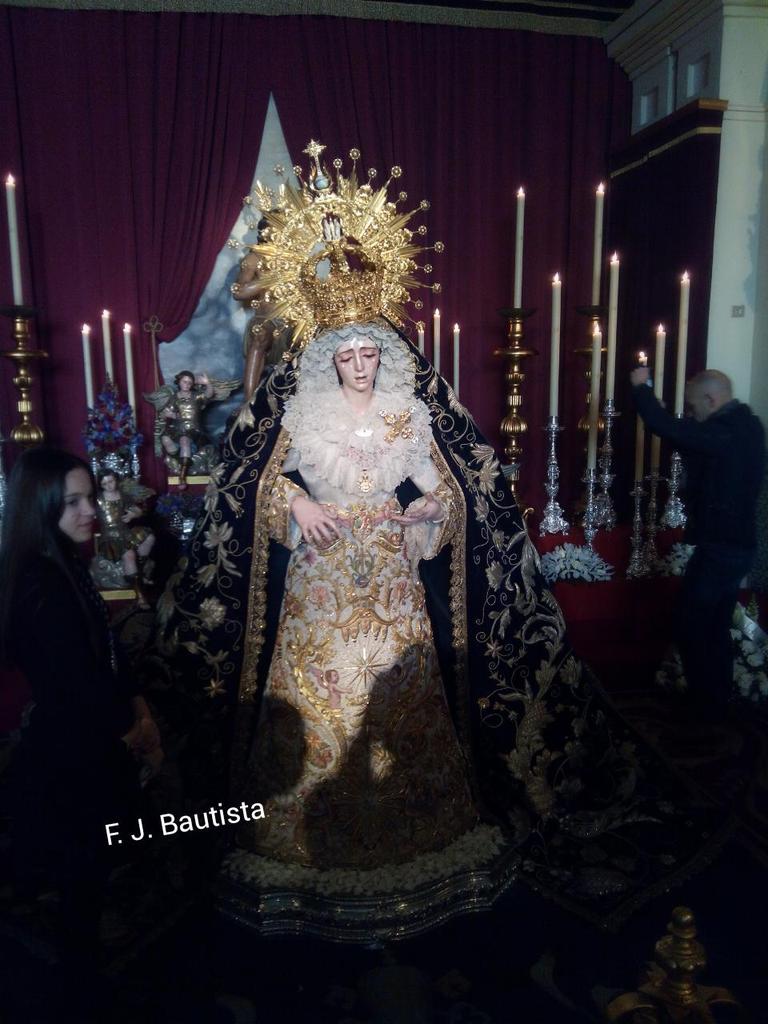 En estos momentos, Besamanos a María Santísima de la Estrella. <a href="/hdadlaestrella/">La Estrella</a> #asísevivelacuaresma