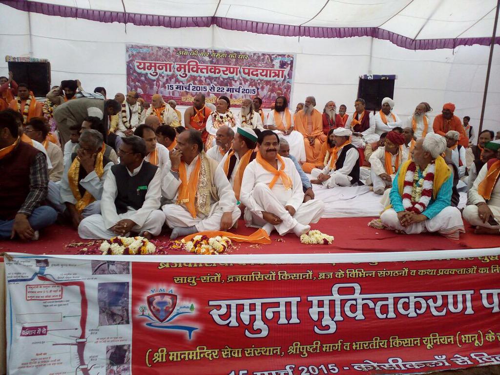 SaveYamunaRiver's tweet photo. Yatra reaches at Kosi Assembly area in Kosi Kalan http://t.co/E8VYCn4sxm