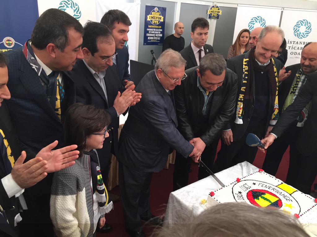 ferhanademhan's tweet photo. Hedef bir milyon üye İstanbul ticaret odası ve fenerbahçe spor kulub antlaşma toplantısında pastayı kestik http://t.co/mvHzdfleIL