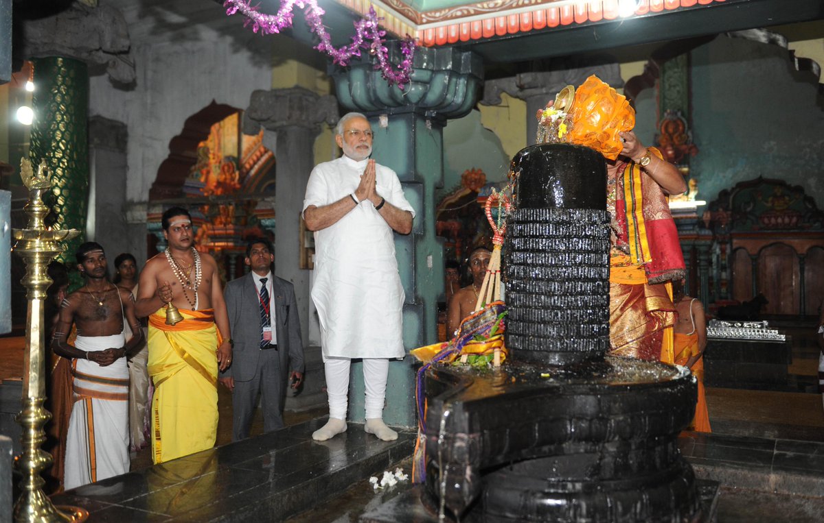 manojsirsa's tweet photo. PM Shri .@NarendraModi offers prayers at the Naguleswaram Temple, Jaffna, #SriLanka http://t.co/Jduw7KMoCq #3NationTour #SriLanka