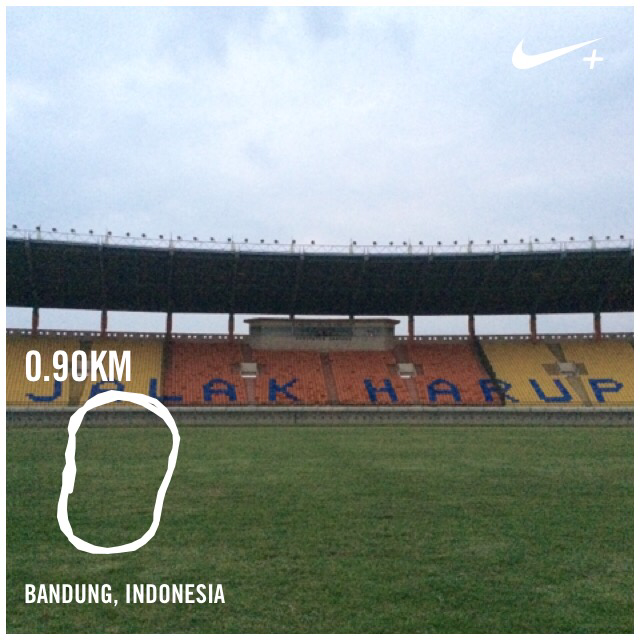desirecha's tweet photo. I just ran 0.90 km with Nike+. http://t.co/5ISLYSToDf #nikeplus http://t.co/wNE63UGQ9z