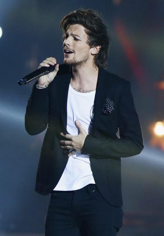 TomlinsonsWife_'s tweet photo. Louis Why do you make me cry 😂😂😭😭
#KCA #Vote1DUK http://t.co/ShP6WfEkdU