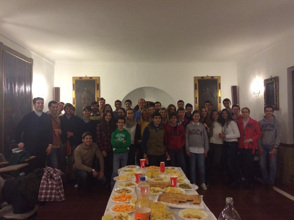 HdadSentencia's tweet photo. Agradecemos a todos los jóvenes la asistencia a la Convivencia de ayer noche.Vamos a tener un gran Grupo Joven. http://t.co/bewerVtaC5