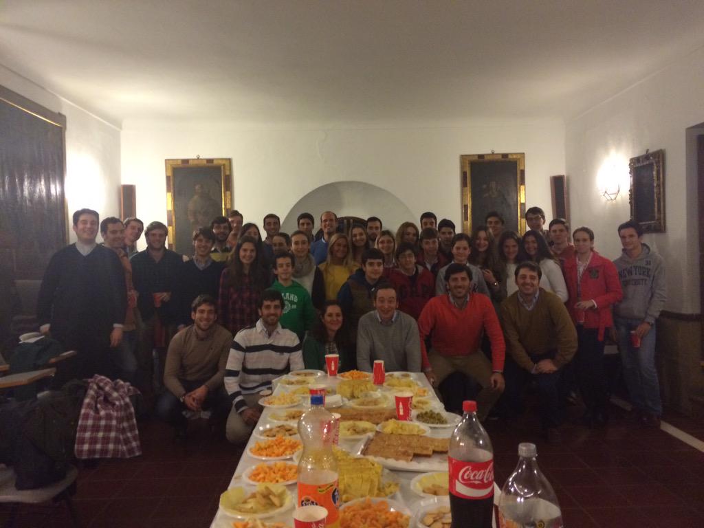 HdadSentencia's tweet photo. Agradecemos a todos los jóvenes la asistencia a la Convivencia de ayer noche.Vamos a tener un gran Grupo Joven. http://t.co/bewerVtaC5