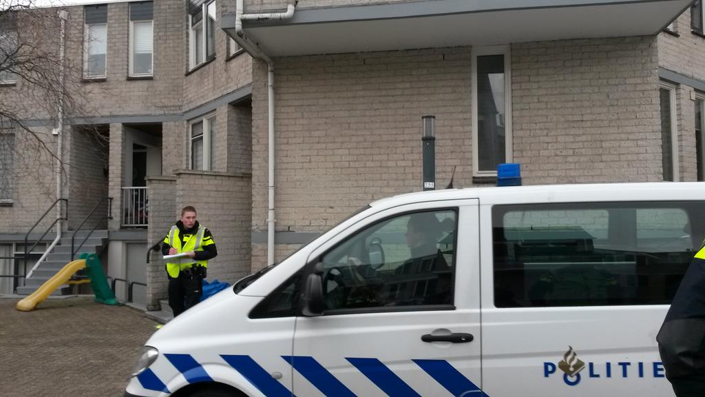 Dode en gewonde in Capelle aan den IJssel RT <a href="/adrianne010/">Adrianne de Koning</a>: Forensische Opsporing arriveert. #florisburgwal #Capelle