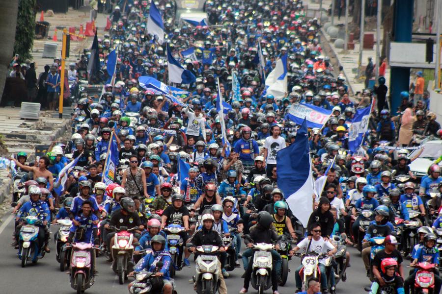 giIangmahesa's tweet image. #PersibSalawasna "@ClickBandung: #82thpersib Woow @hooliganbdg: Asia Afrika http://t.co/OD6vHaM2QG"