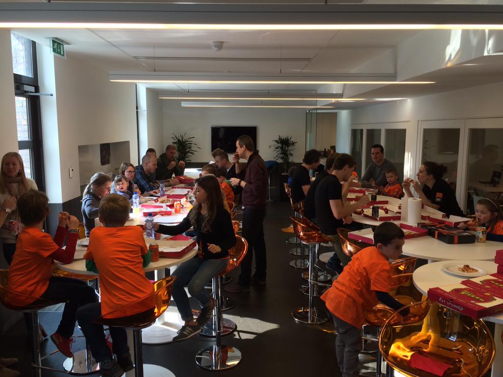 guelinckx's tweet image. #aecodecamp EEN FEEST!!!