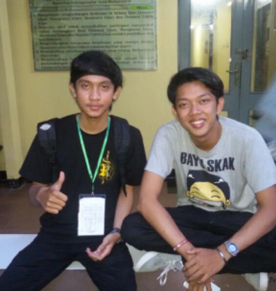 brandalzvandalz's tweet photo. W/ @Moektito  at Kampus FE Unesa Ketintang .. yiihaaaa :D http://t.co/ivCLsmXifi