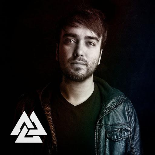 RefreshRewind's tweet image. Track Of The week goo.gl/diSbqO
@builtbytitan 
The Darkness ft. @SvrcinaSongs