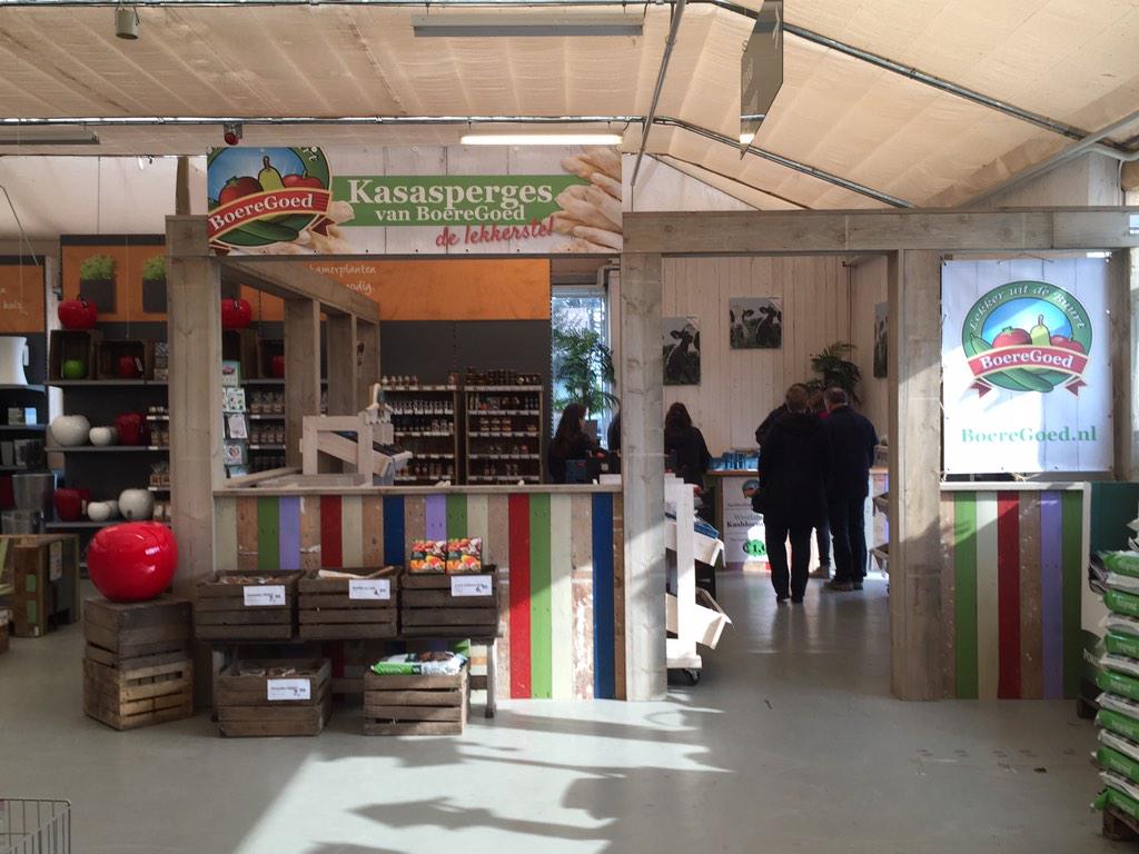 Groentengezond's tweet photo. Leuke nieuwe winkel van @Boeregoed bij @GroenRijk #verse groenten http://t.co/gfKA1KDAvG