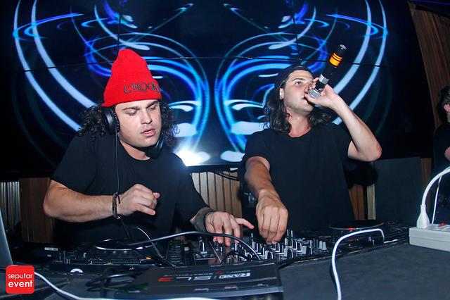 SeputarEvent's tweet photo. RECAP: click http://t.co/b22dlxFvfC @clubDRAGONFLY Presents @DVBBS #DFReborn http://t.co/1lFrA4B9eL