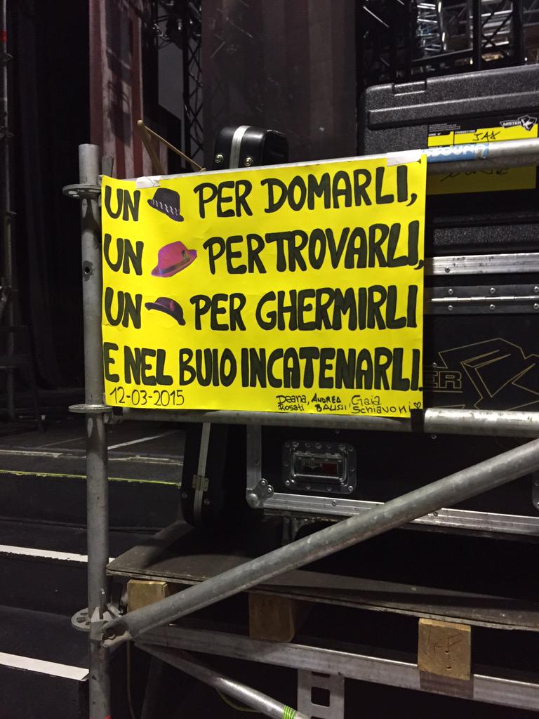 spaceoneandonly's tweet photo. @andreabalissi @jaxofficial @markthehammer86 @djfabiob @OriginalDjZak è appesa di fianco al palco http://t.co/uOaJgV8z92