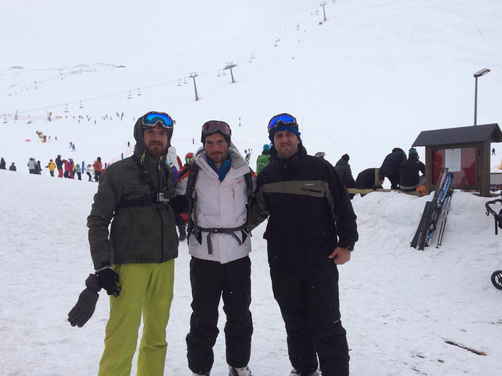 davidjarrero's tweet photo. Esquiando en @Astunesqui con @Alvarochopo y @angelito_mart http://t.co/VPPFTxDbT1