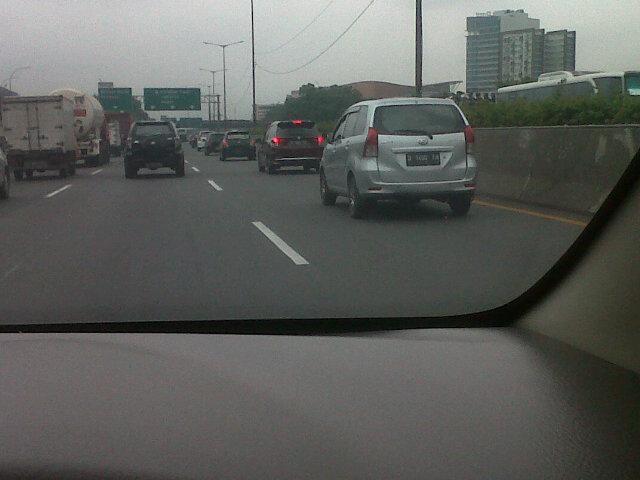 Tol Cikampek arah Jakarta Padat