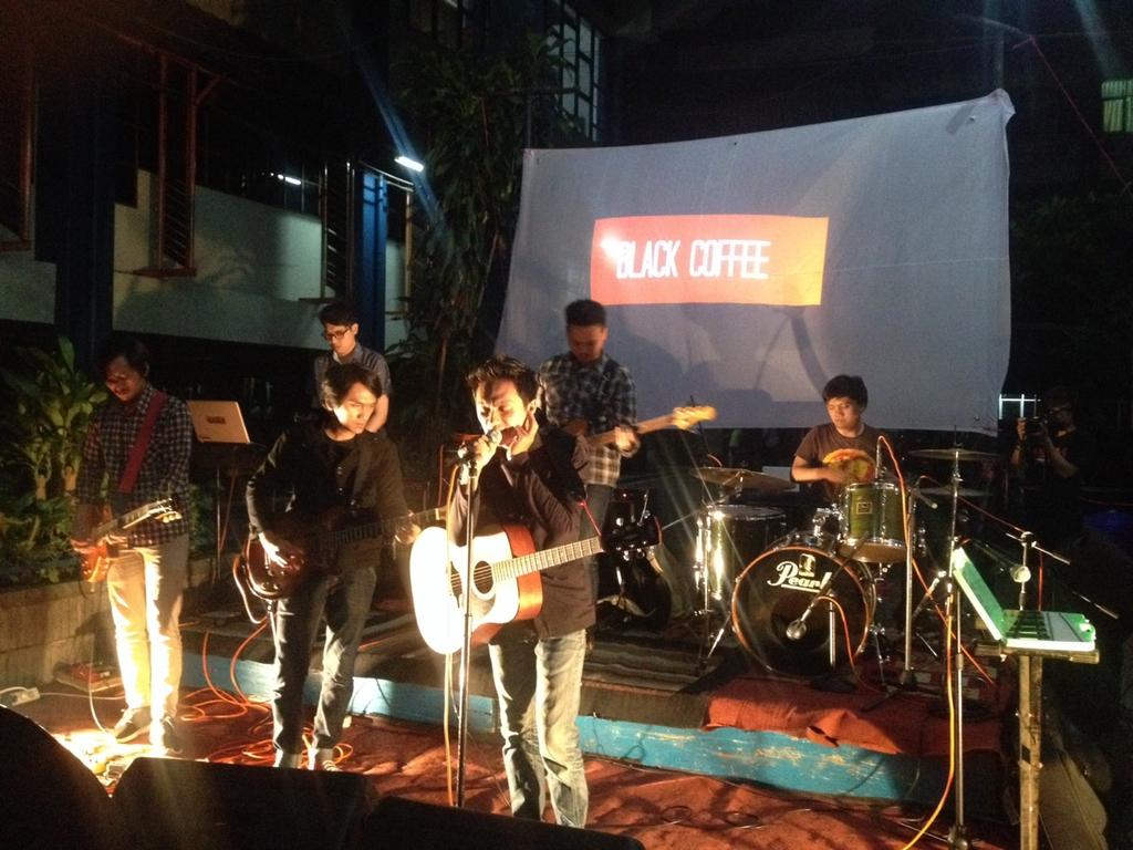 Dan kembali unisba di bawa ke suasana ambient nya <a href="/DIGILITE_BAND/">DIGILITE</a>