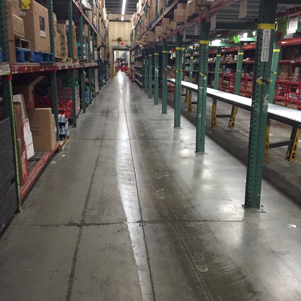 Simonis_Says's tweet photo. T-2229 rocking logistics and ready for a big day of sales! #takingbacklogistics @me3re @KMun71 http://t.co/kcdrXKyZAu