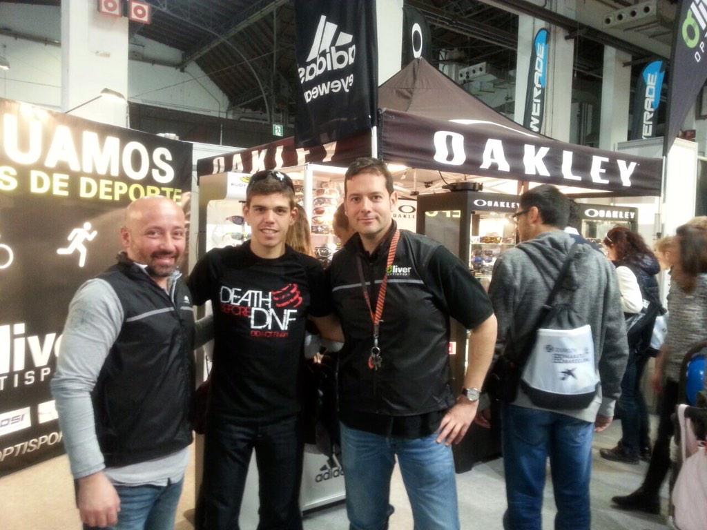 OliverOptics's tweet photo. El crack de les ultratrail @paucapell visita el nostre stand @OliverOptics de la @maratobarcelona #MaratoBarcelona http://t.co/hVNLDJi40o