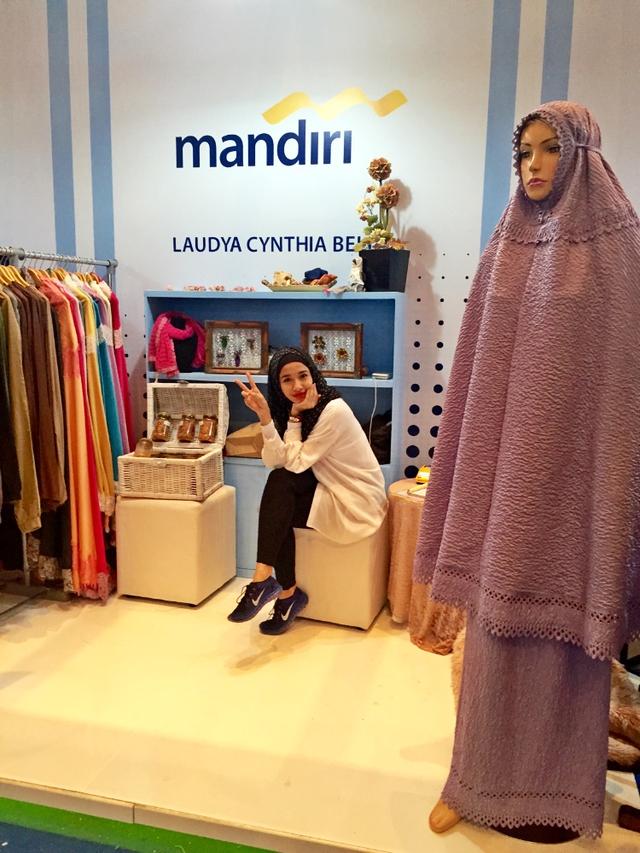 HendySetiono's tweet photo. Gak kalah pentingnya di JCC WMM Expo ada @Bellaudya829 dgn bisnisnya butik busana muslim @wrausahamandiri http://t.co/FLcebRhdT5